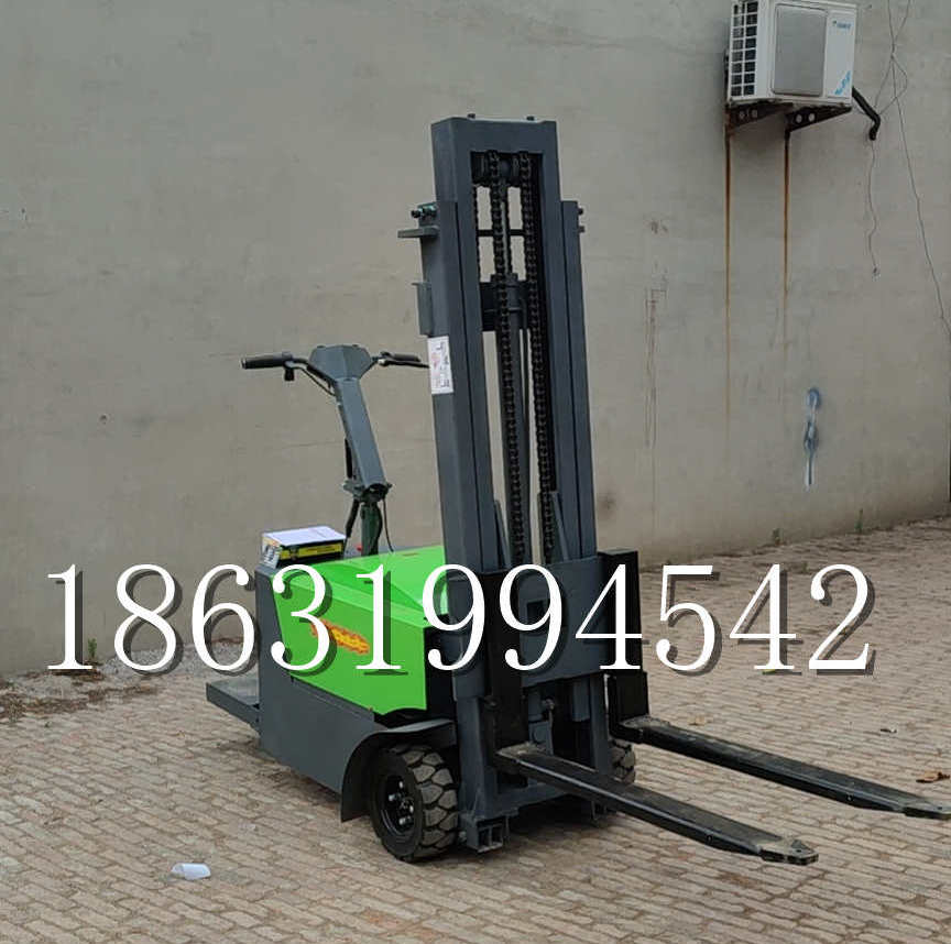 公主岭市优程全电动叉车插腿式堆高车液压装卸车1.5吨升高小型站驾式铲车