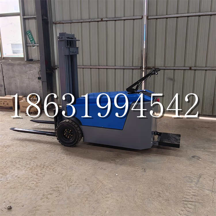 公主岭市全电动叉车插腿式堆高车液压装卸车1.5吨升高小型站驾式铲车